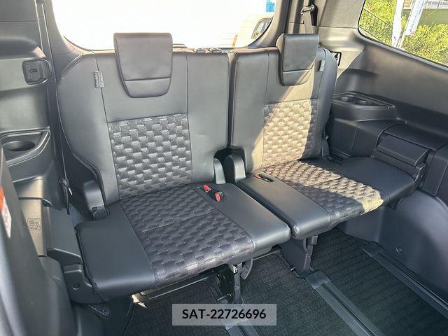 Toyota VOXY 2022-03 370298-11