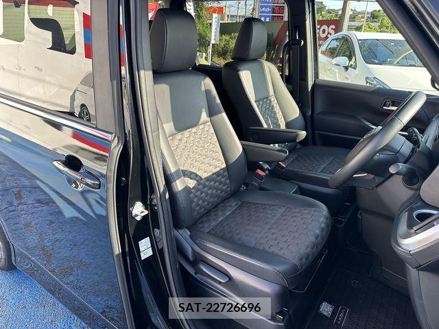 Toyota VOXY 2022-03 370298-9