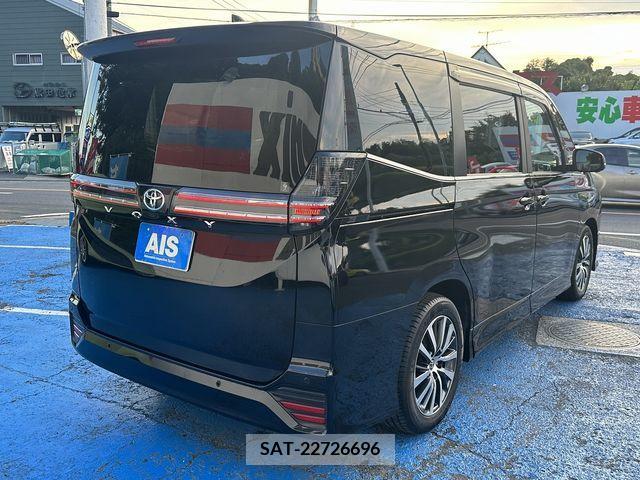 Toyota VOXY 2022-03 370298-3