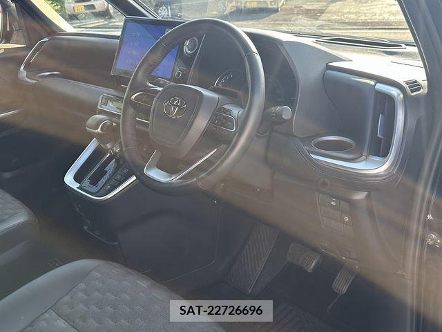 Toyota VOXY 2022-03 370298-8