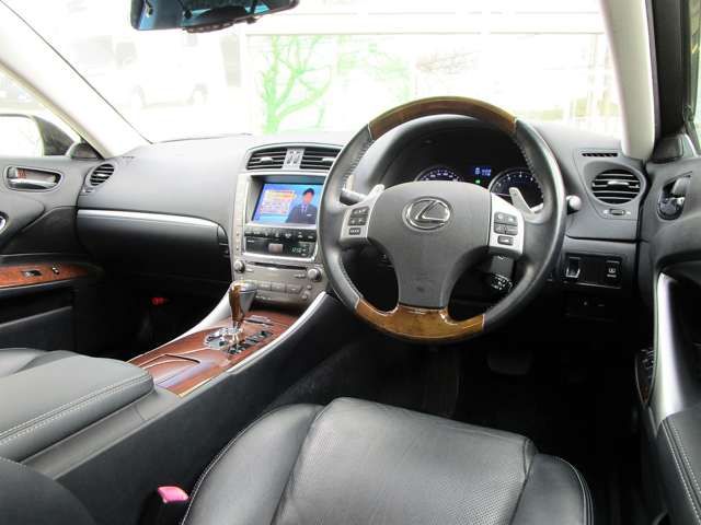 Lexus IS 2011-07 20991-1