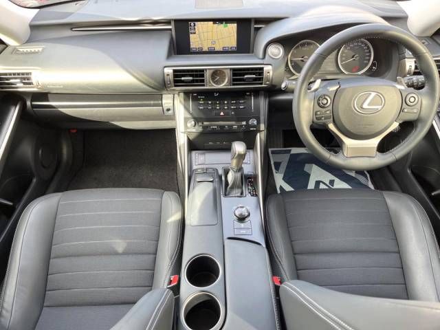 Lexus IS 2013-10 195838-1