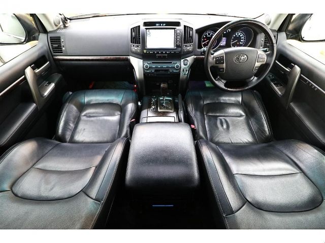Toyota LAND CRUISER 2011-10 184296-1