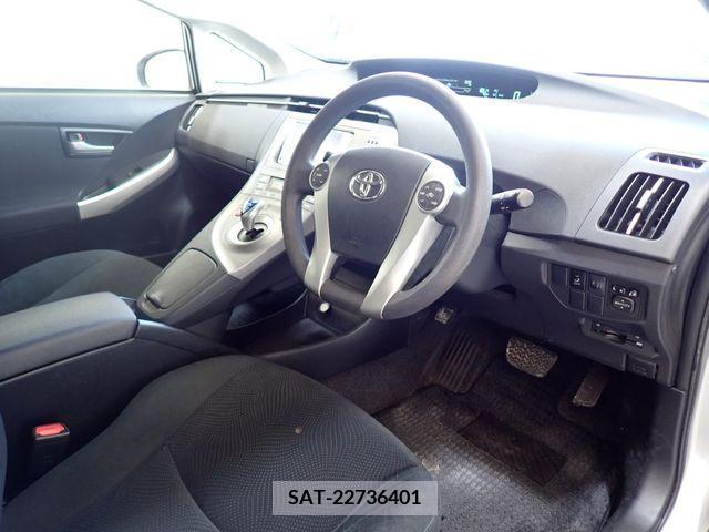 Toyota PRIUS 2014-05 322080-1