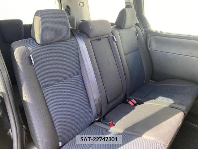 Toyota NOAH 2020-04 365111-8