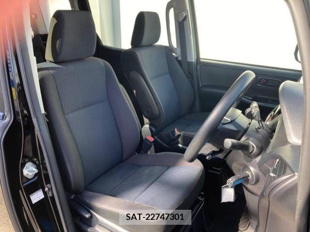 Toyota NOAH 2020-04 365111-7