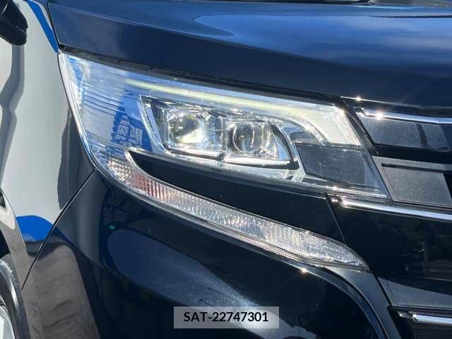 Toyota NOAH 2020-04 365111-12
