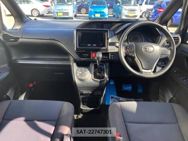 Toyota NOAH 2020-04 365111-1