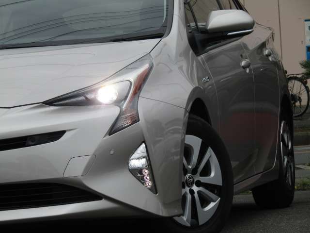 Toyota PRIUS 2016-01 10677-19