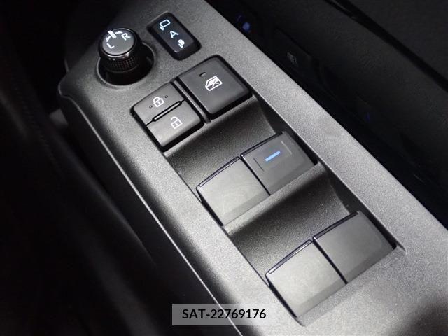 Toyota AQUA 2023-01 221689-18