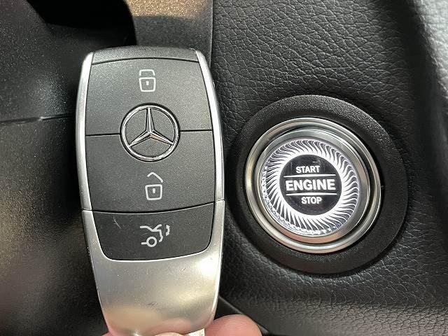 Mercedes Benz C-CLASS 2018-09 24867-10