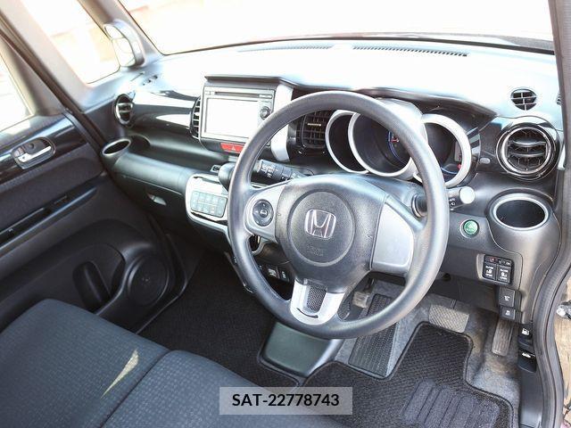 Honda N BOX CUSTOM 2017-05 216824-26