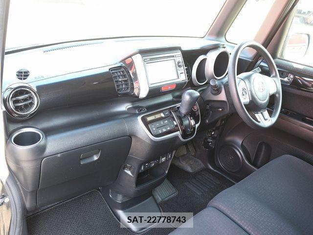 Honda N BOX CUSTOM 2017-05 216824-27