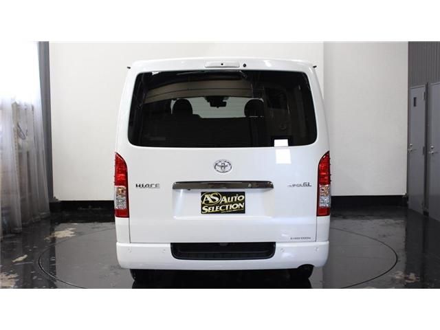 Toyota HIACE VAN 2023-10 185686-5