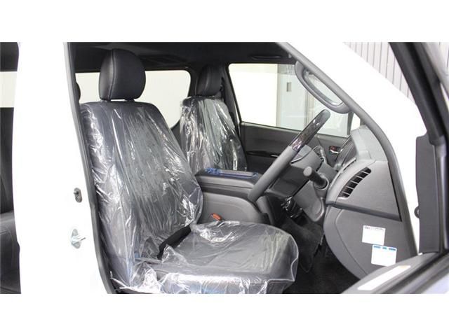 Toyota HIACE VAN 2023-10 185686-21