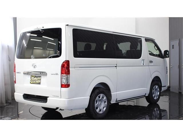 Toyota HIACE VAN 2023-10 185686-11