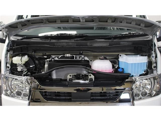 Toyota HIACE VAN 2023-10 185686-24