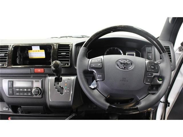 Toyota HIACE VAN 2023-10 185686-14