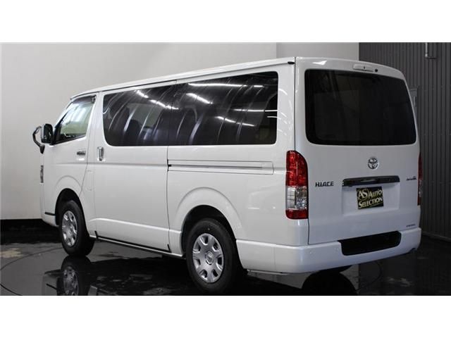Toyota HIACE VAN 2023-10 185686-10