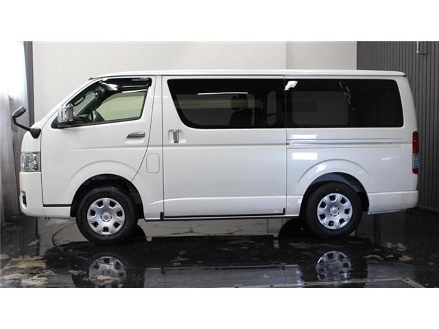 Toyota HIACE VAN 2023-10 185686-7