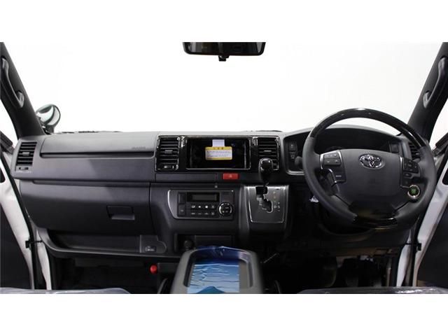 Toyota HIACE VAN 2023-10 185686-13