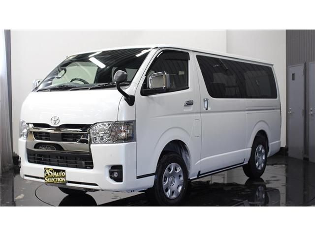 Toyota HIACE VAN 2023-10 185686-9