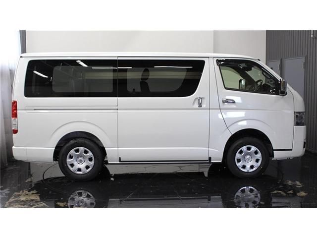 Toyota HIACE VAN 2023-10 185686-6