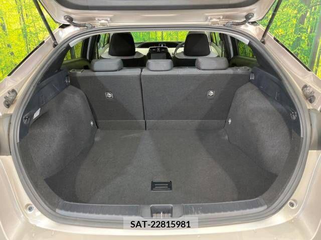 Toyota PRIUS 2016-11 330664-11