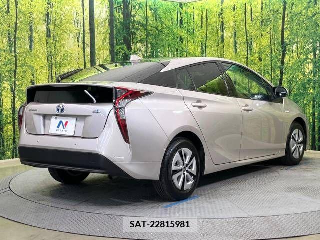 Toyota PRIUS 2016-11 330664-17