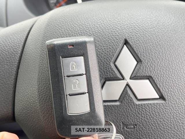 Mitsubishi MIRAGE 2013-09 277740-5