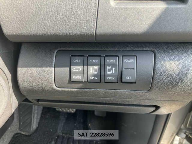 Mazda MPV 2012-02 364333-4