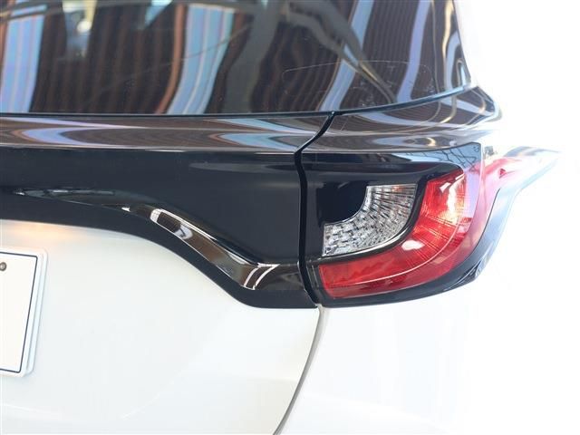 Toyota YARIS 2023-02 27194-8
