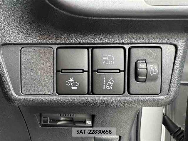 Toyota COROLLA AXIO 2021-09 335382-25