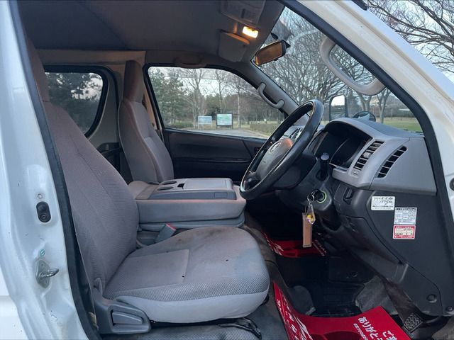 Toyota HIACE VAN 2009-11 195252-8