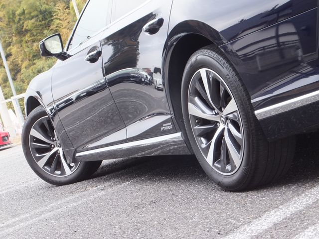 Lexus LS 2020-11 186938-9