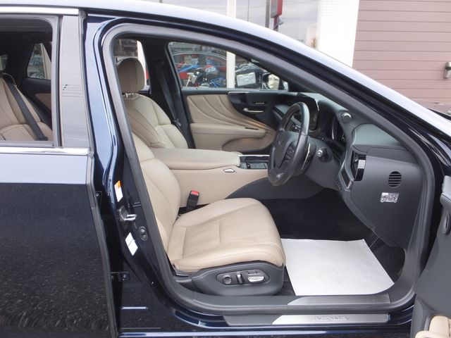 Lexus LS 2020-11 186938-17