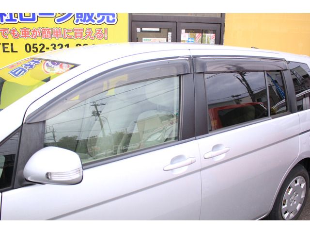 Toyota ISIS 2008-01 486-8