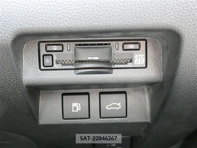 Toyota CROWN 2022-10 351494-18