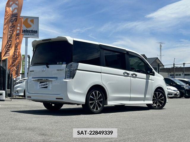 Honda e 2013-03 337294-1