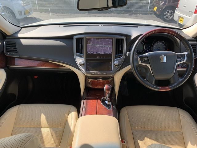 Toyota CROWN MAJESTA 2013-10 8865-14