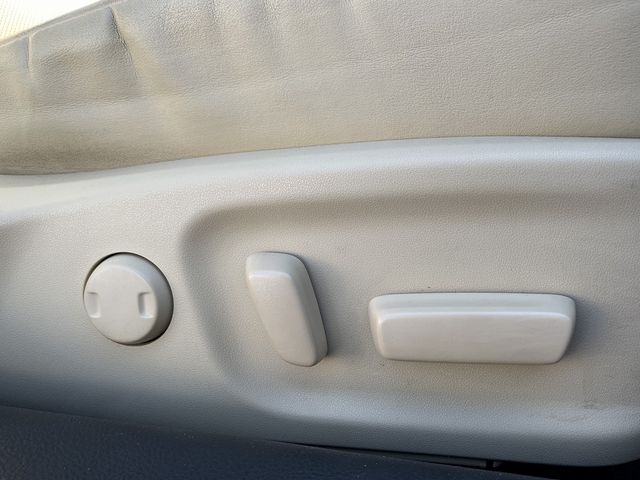 Toyota CROWN MAJESTA 2013-10 8865-10