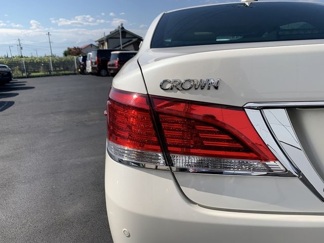Toyota CROWN MAJESTA 2013-10 8865-8