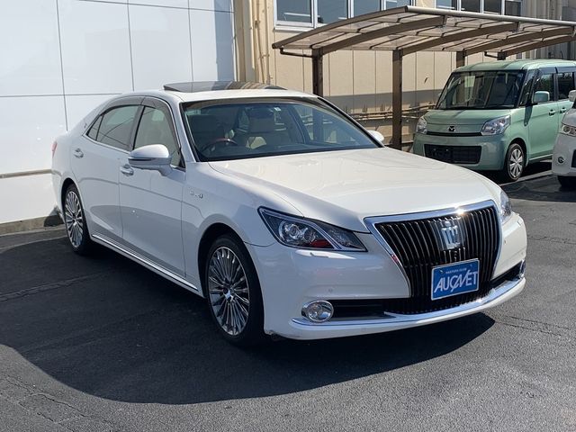Toyota CROWN MAJESTA 2013-10 8865-2