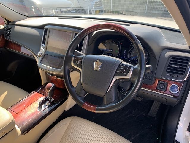 Toyota CROWN MAJESTA 2013-10 8865-9