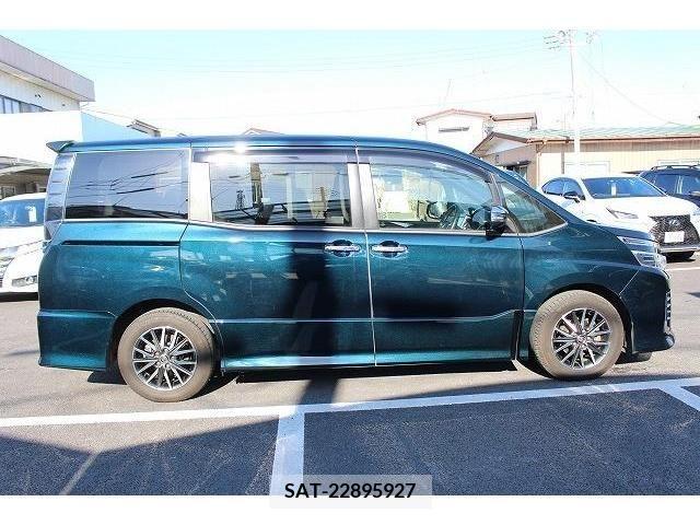 Toyota VOXY 2014-12 213792-8