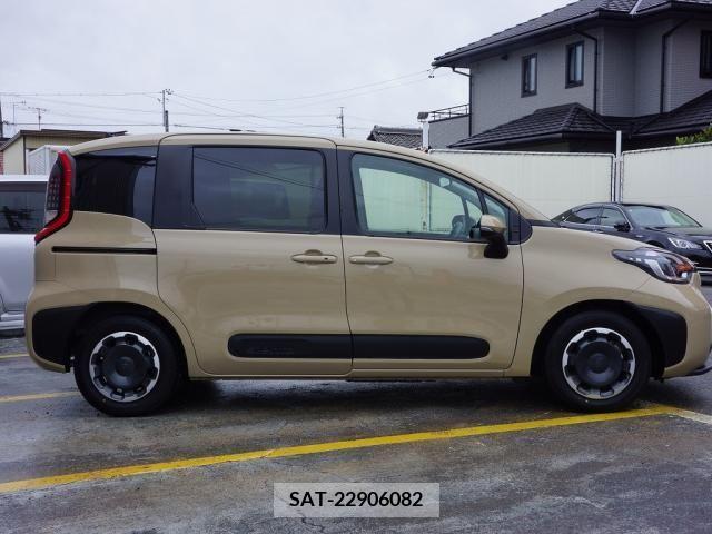 Toyota SIENTA 2022-10 325314-3