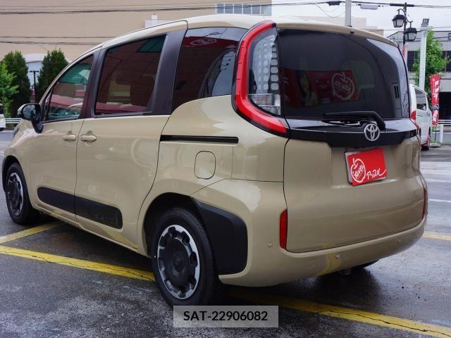 Toyota SIENTA 2022-10 325314-5