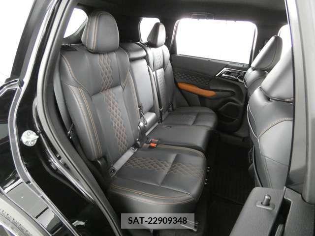 Mitsubishi OUTLANDER PHEV 2022-02 281151-7