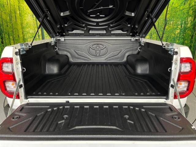Toyota HILUX 2022-09 15958-11