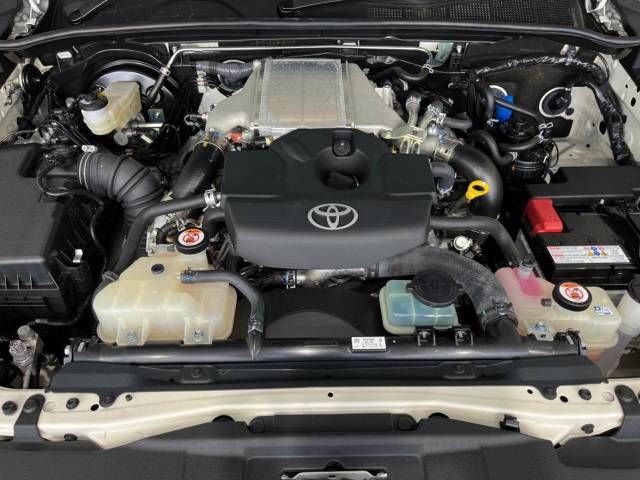 Toyota HILUX 2022-09 15958-18